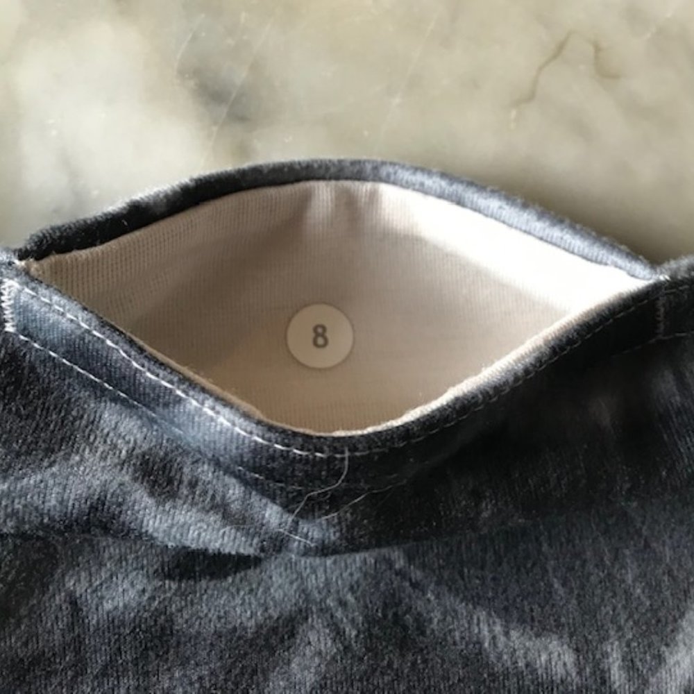 Lululemon "Pretty Plume Angel Wing" Wunder Under 8 - Picture 4 of 4